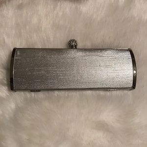 🔴5/$25 Silver/Gray Hard Clutch Purse